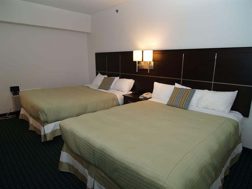 Niagara Plaza Hotel By Fairbridge Экстерьер фото