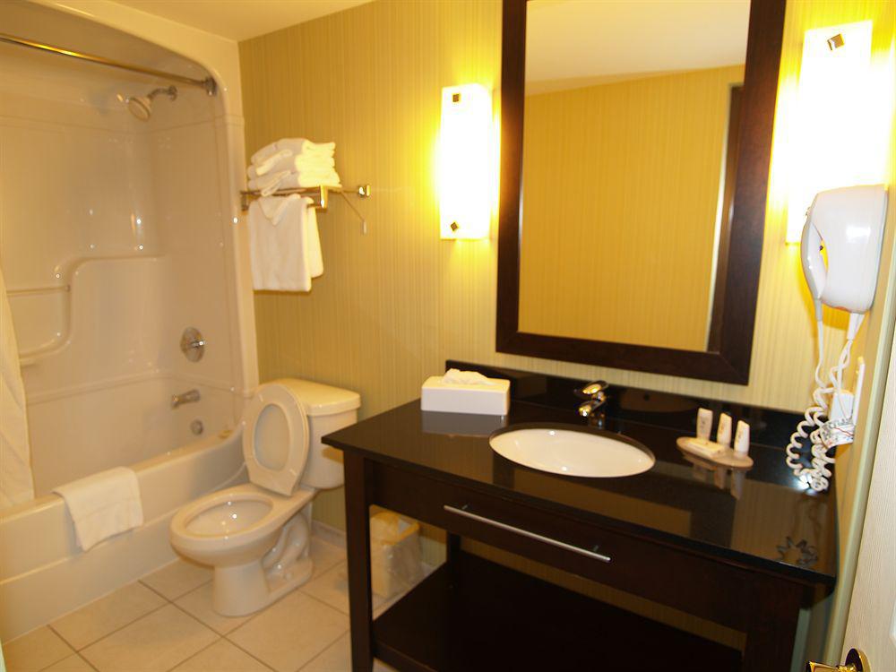 Niagara Plaza Hotel By Fairbridge Экстерьер фото