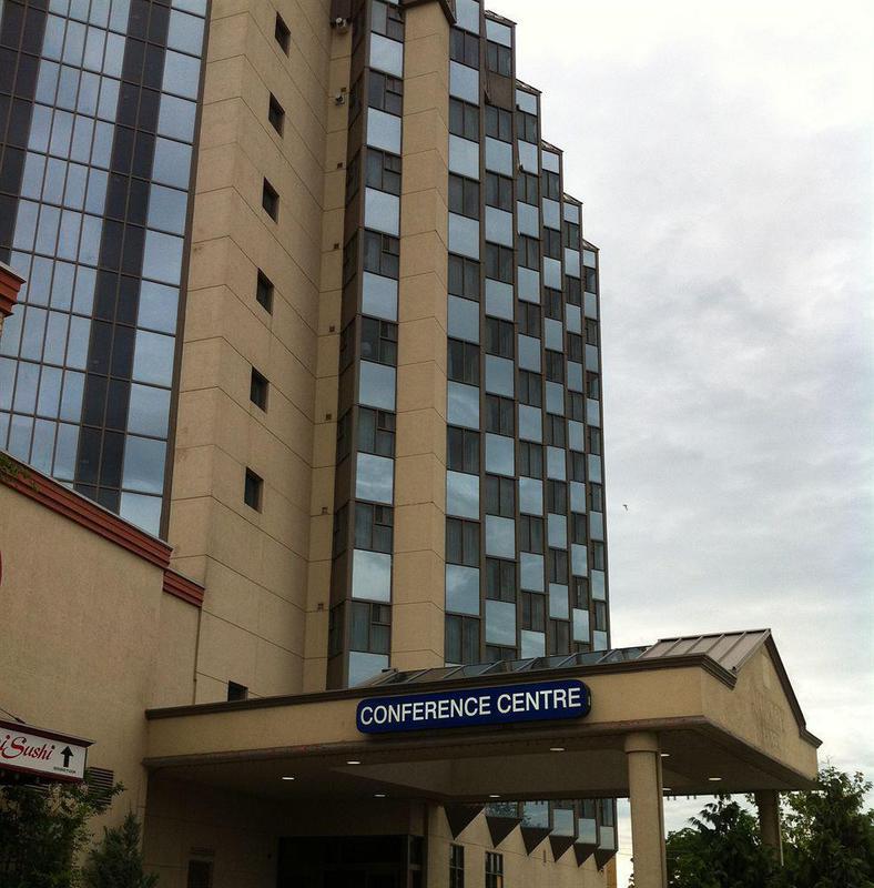 Niagara Plaza Hotel By Fairbridge Экстерьер фото